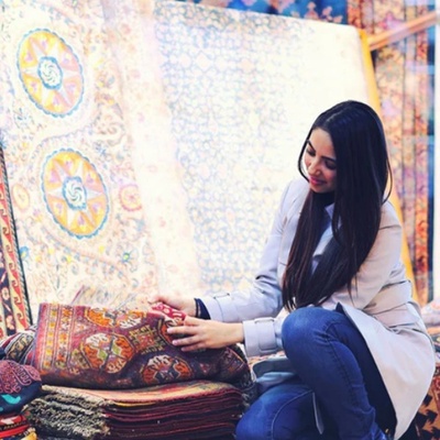 چگونه تابلو فرش دستباف را از ماشینی تشخیص دهیم؟ راهنمای کامل برای خریداران